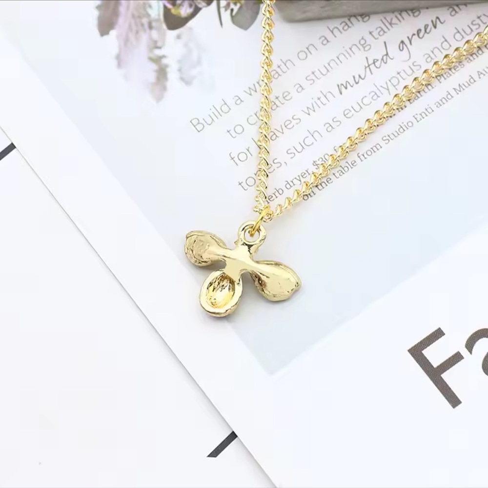 Gold Bee Pendant Necklace – Cute & Chic - Picture 7 of 7